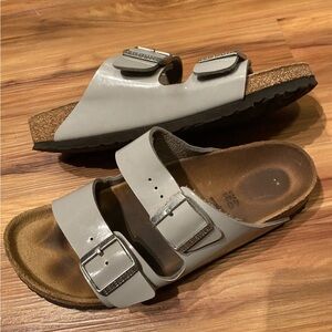 Birkenstock Arizona Gray Aloy Patent Sandal Slides Womens 9 40 EUC